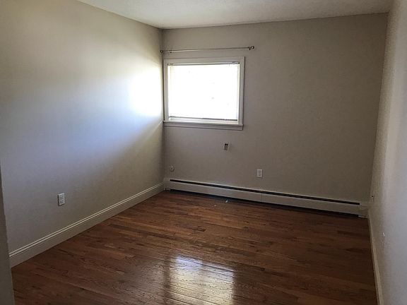 5th image of 720 Main St APT 21