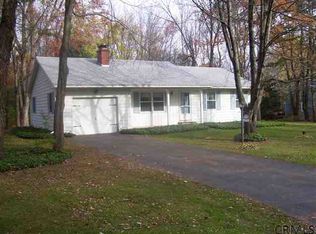 29 Climer Cir W, West Sand Lake, NY 12196