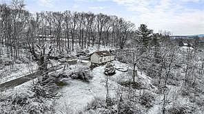 3rd image of 283 Duck Hollow Rd