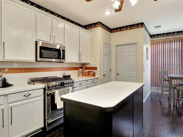 9816 Max Ln — Photo 16