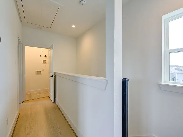 2310 Reinerman St — Photo 13
