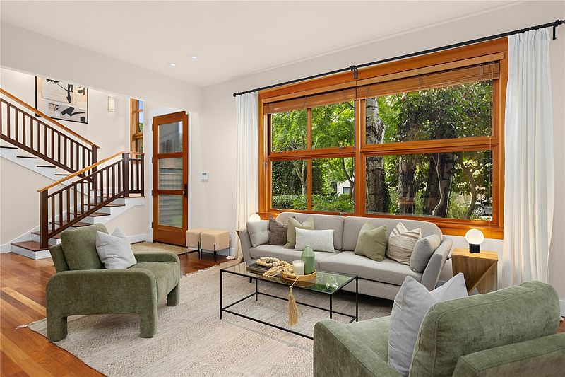 3rd image of 2223 39th Avenue E