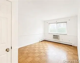 330 Central Park Ave #F8 — Photo 16