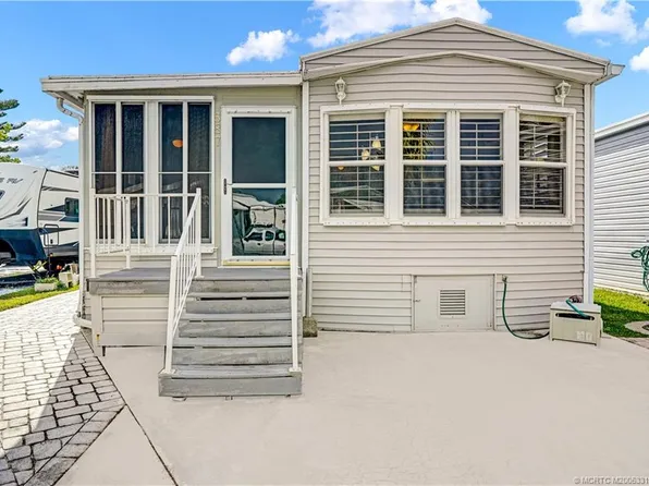 587 Nettles Blvd, Jensen Beach, FL 34957
