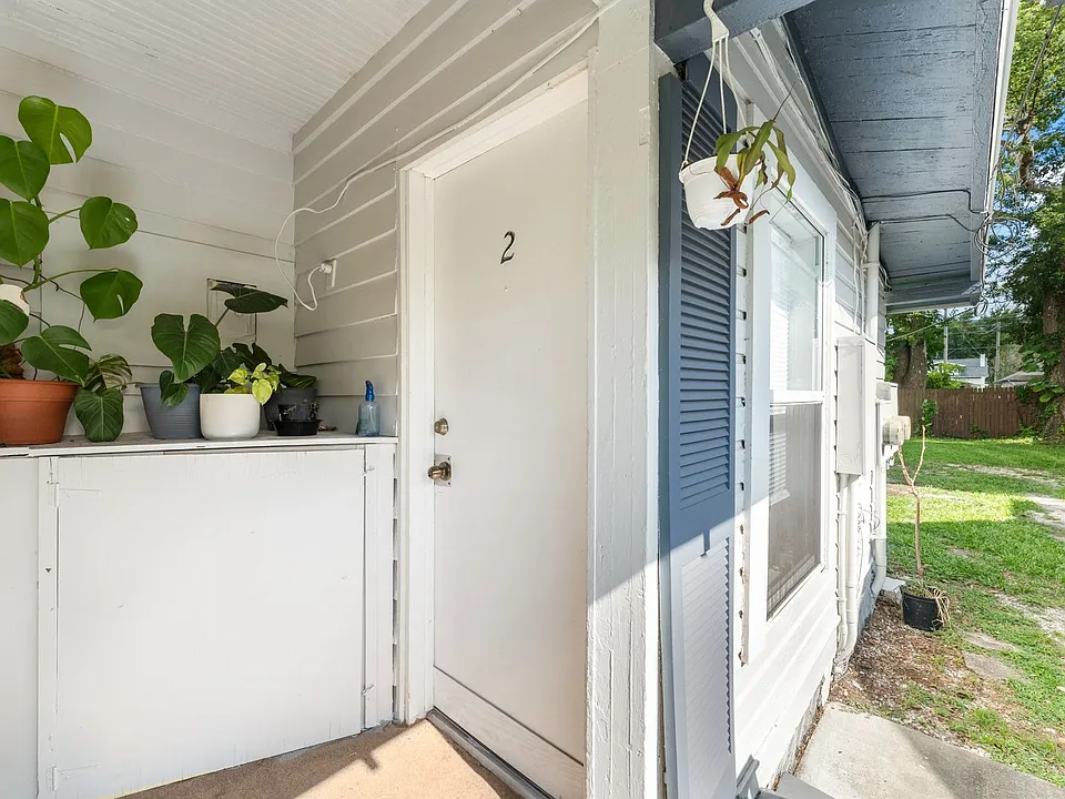 314 E Harwood St #2