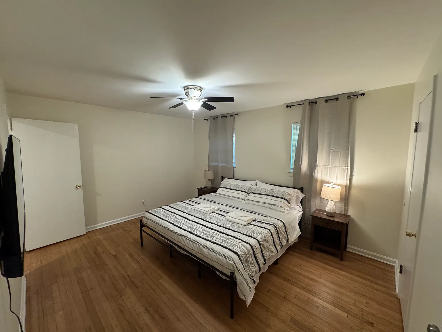 3 bed, 1100 sqft, $2,500 — Photo 2