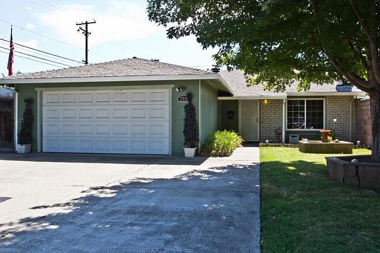 1st image of 2711 Bridgeford Dr