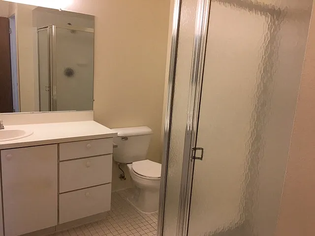 Lakeside Village Apartments — Photo 172