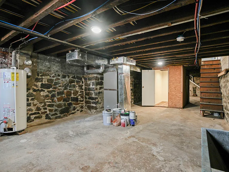 2706 E Somerset St — Photo 28