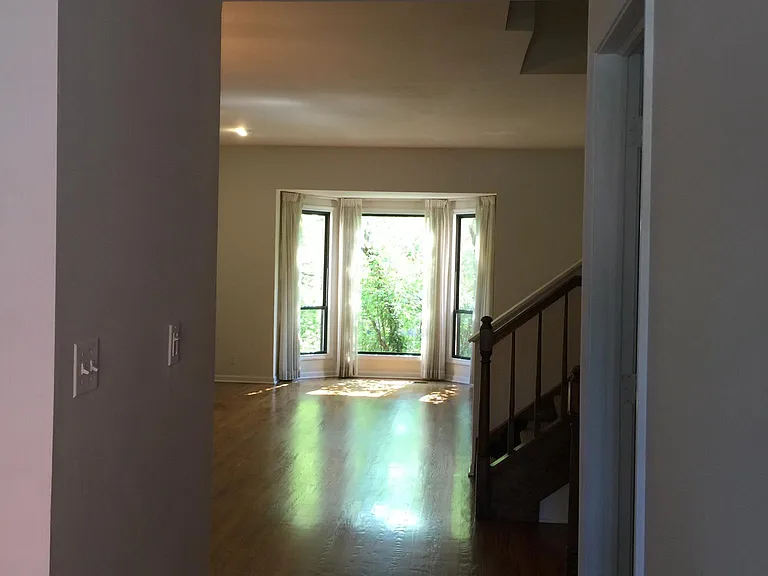 620 S Laflin St — Photo 4