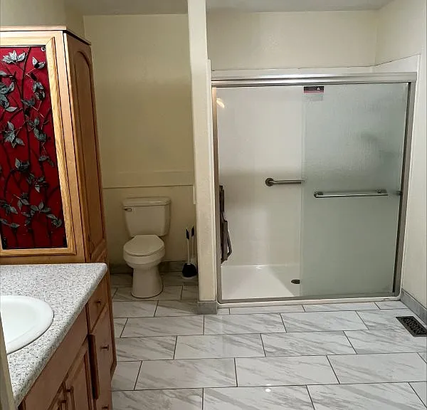 515 Bellevue Pl — Photo 8