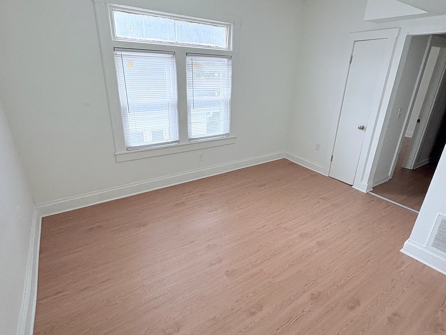 2 bed, 1000 sqft, $1,650 — Photo 3