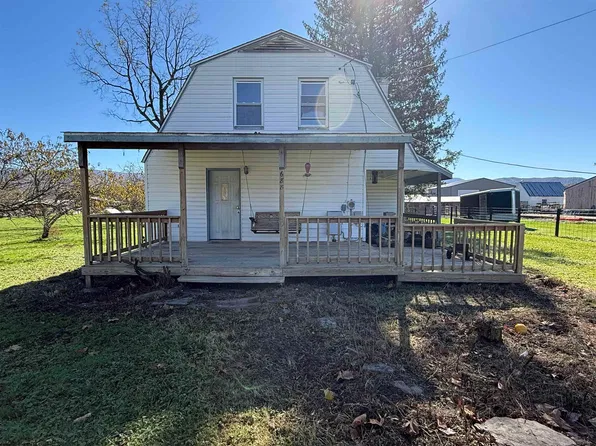 688 Franklin Rd, Valley Bend, WV 26293