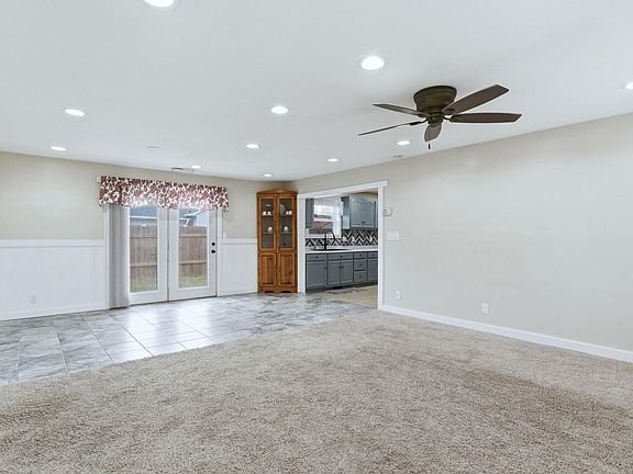 3rd image of 29 E Sunnydale Dr