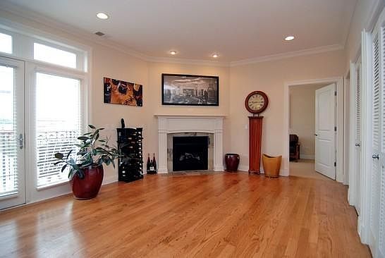 4th image of 2757 N Lincoln Ave Ste 2