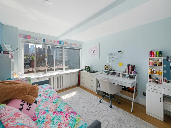 240 East 55th Street image 16 of 19