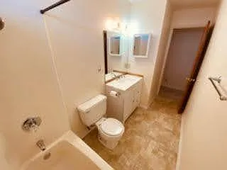 111 Huntington Ct — Photo 8