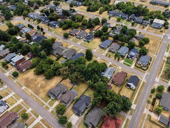 4th image of 217 NE 15th St Lot 25
