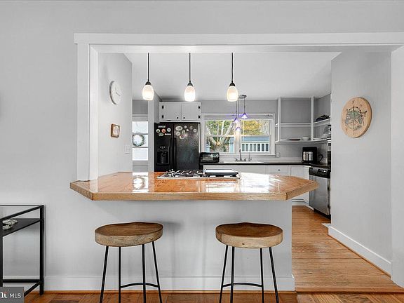 5th image of 110 Yewell Rd