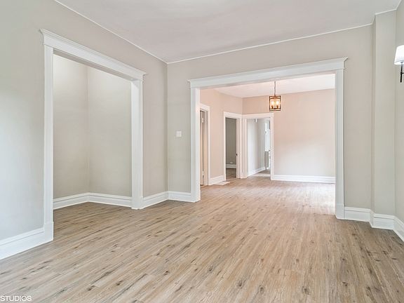 3rd image of 3240 W Evergreen Ave APT 1
