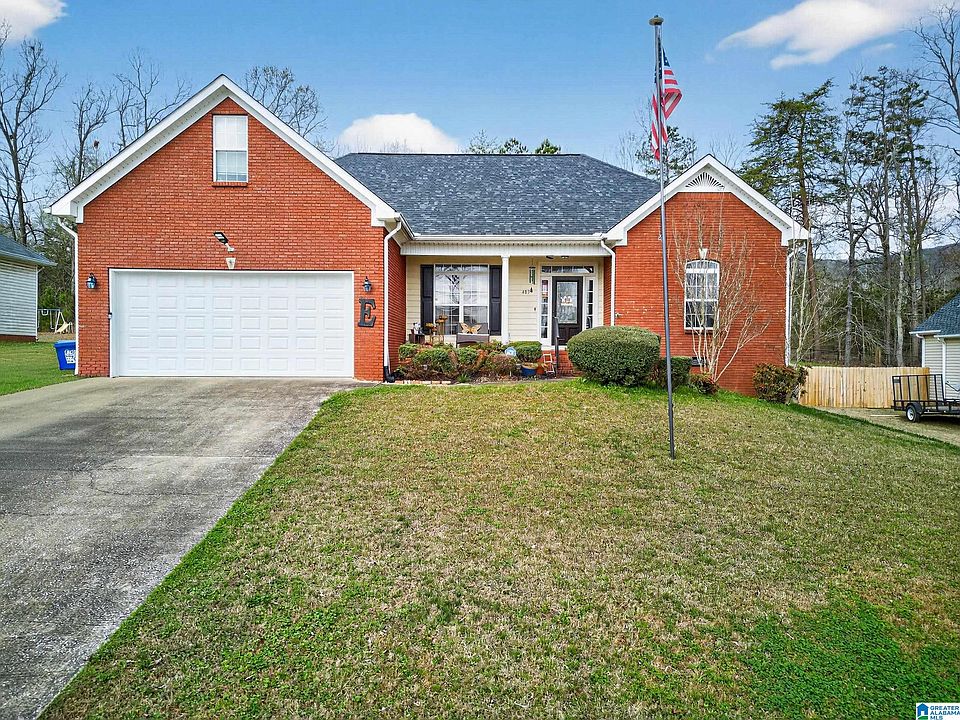 1st image of 483 Lillian Ln