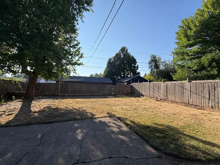 1435 18th St NE — Photo 11