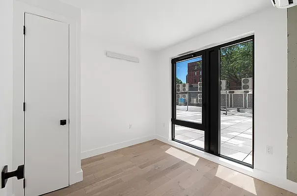 Rented by REAL New York | media 32