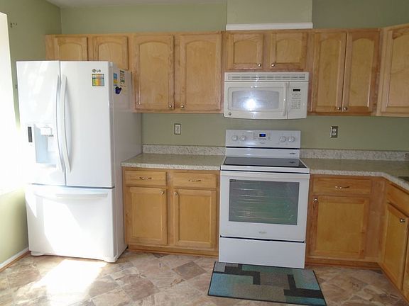 2nd image of 19 Island Run Ct