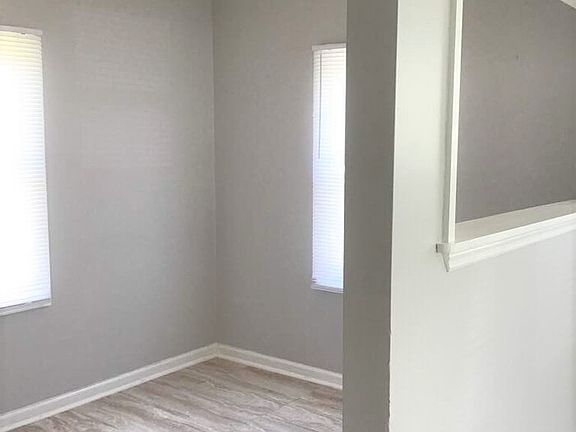 3rd image of 9 Dadebridge Ct