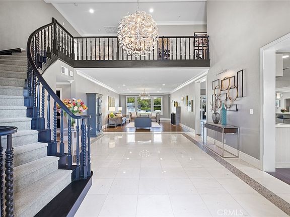 2nd image of 1328 Oaklawn Rd