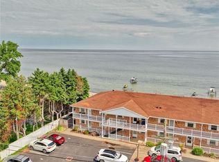 964 Edgemere Dr, Rochester, NY 14612