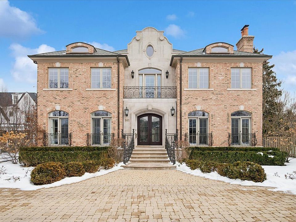 1st image of 985 Pine Tree Ln