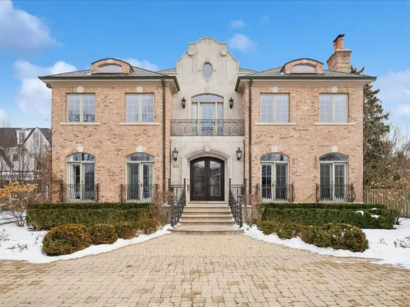 985 Pine Tree Ln, Winnetka, IL 60093