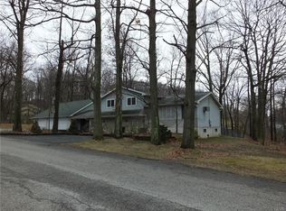 6650 Oak Dr, Slatington, PA 18080