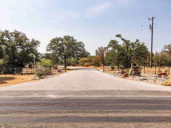 4th image of 429 Quarter Horse Circle