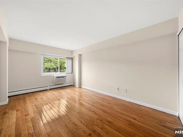 333 Grand Ave — Photo 11