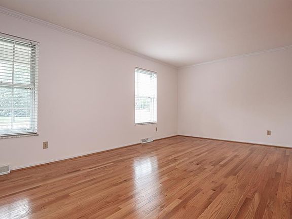 5th image of 9396 Flemington Dr