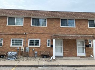 1860 McMenemy St N #F, Maplewood, MN 55117