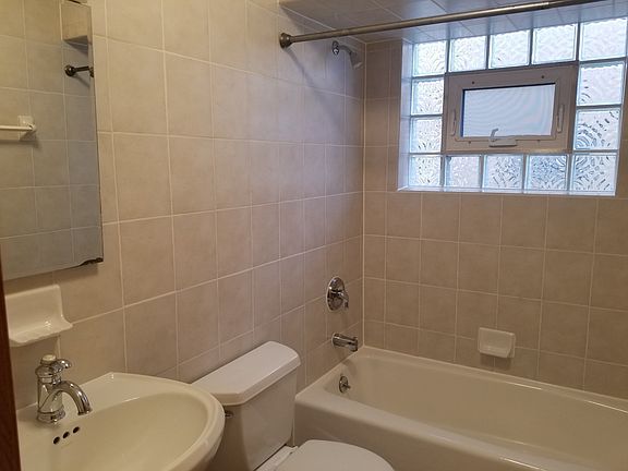 2nd image of 6606 N Harlem Ave APT 1e