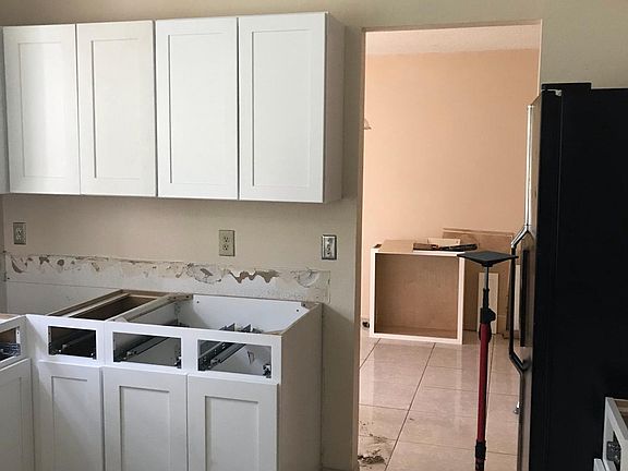 5th image of 337 Drake Elm Dr