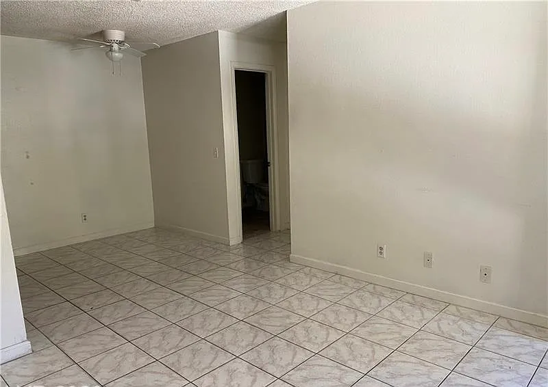 2 bed, 640 sqft, $1,000 — Photo 3