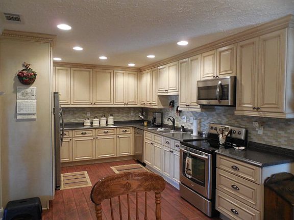 5th image of 222 Pinehurst Dr
