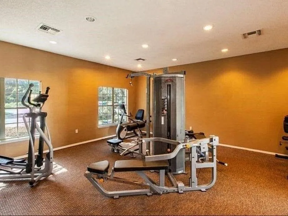 Reef Club Apartments — Photo 4