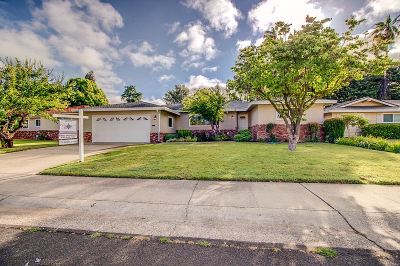 1st image of 6297 Lake Park Dr