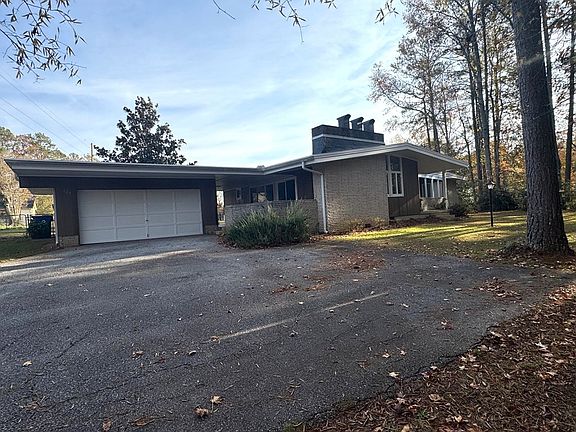 3rd image of 224 Clairmont Dr