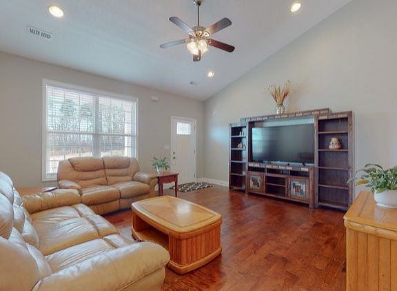 4th image of 8110 Cornell Ln