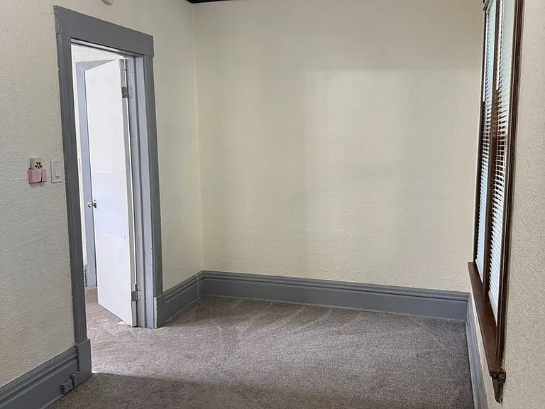 1015 Charles Ave — Photo 10