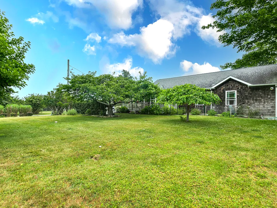 3 Bayberry Rd