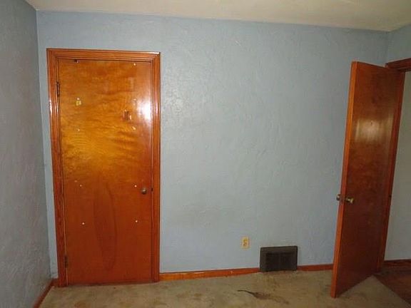 5th image of 3490 Frye Ave