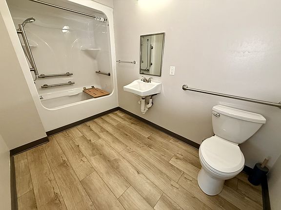 4th image of 622 17th St #4